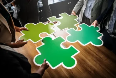 business-people-connecting-puzzle-pieces