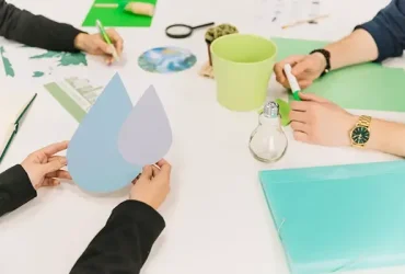 close-up-businessperson-s-hand-holding-water-drop-symbol